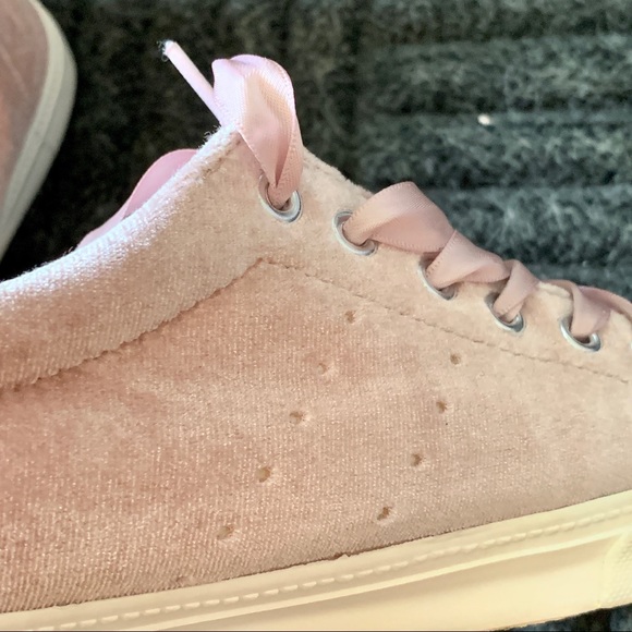 HP🎉🎉 Gymboree Soft Pink Sneaker w/ Satin L… - Picture 6 of 15